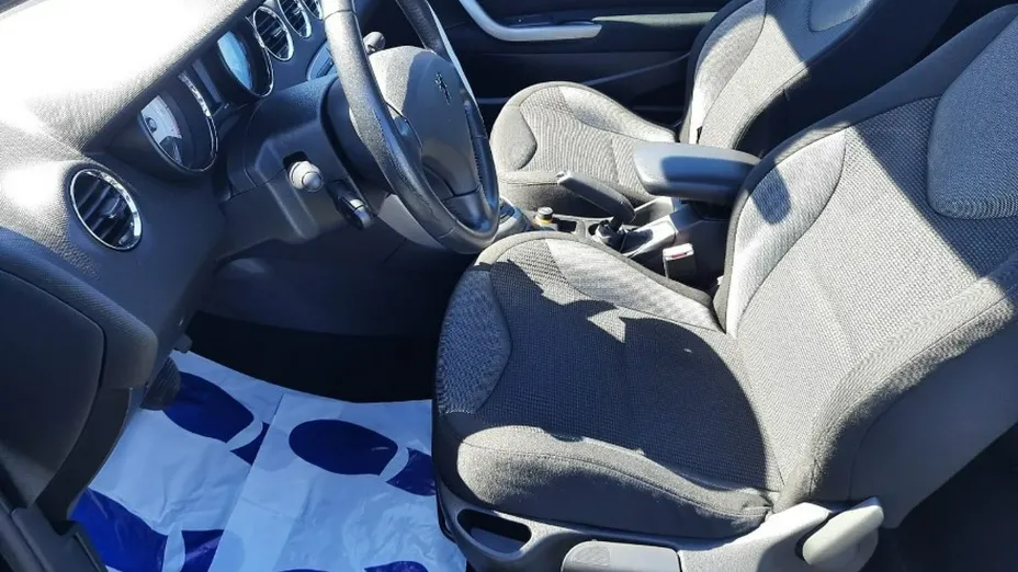 PEUGEOT 308 -
