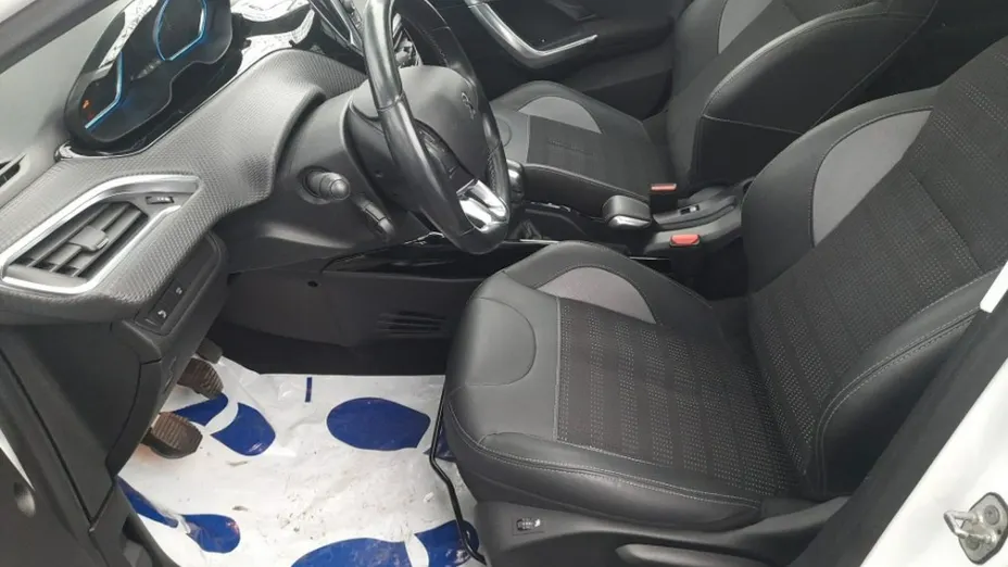 PEUGEOT 2008 -