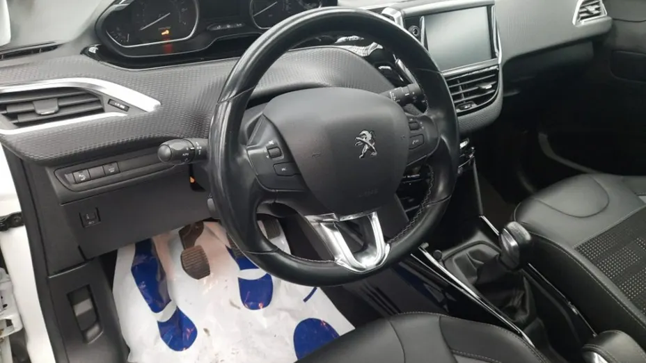 PEUGEOT 2008 -