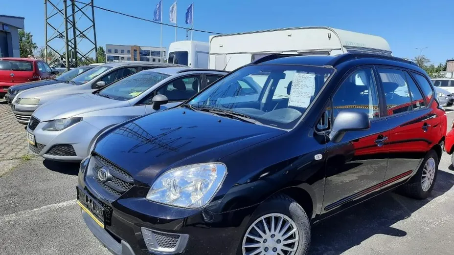 KIA Carens -