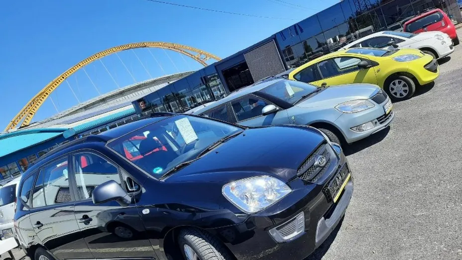KIA Carens -
