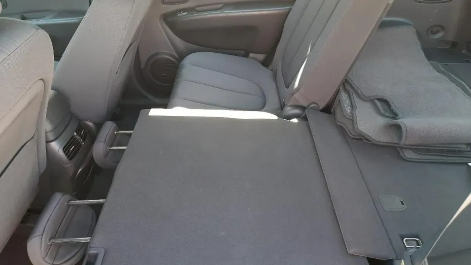 KIA Carens -