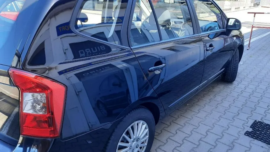 KIA Carens -
