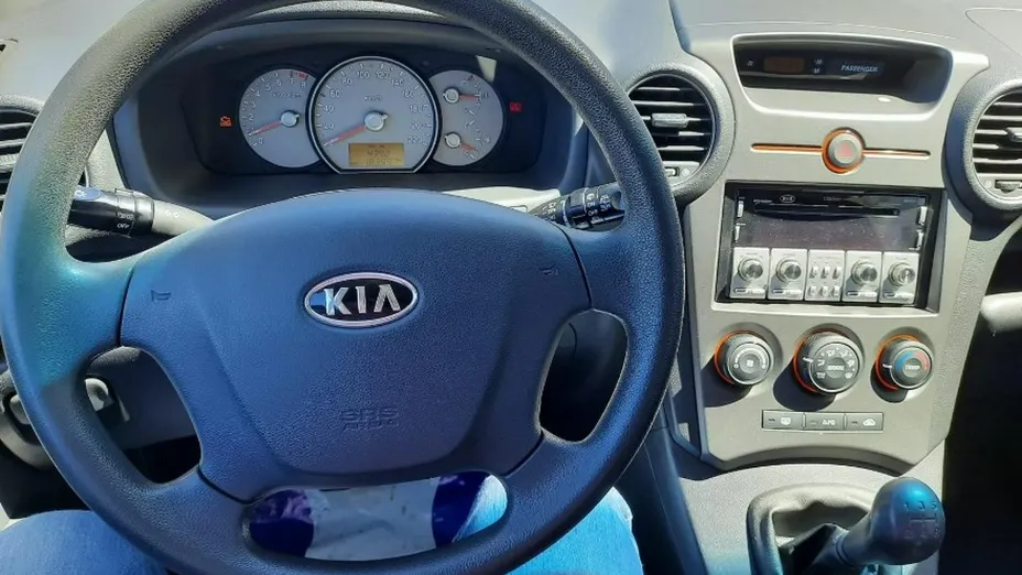 KIA Carens -