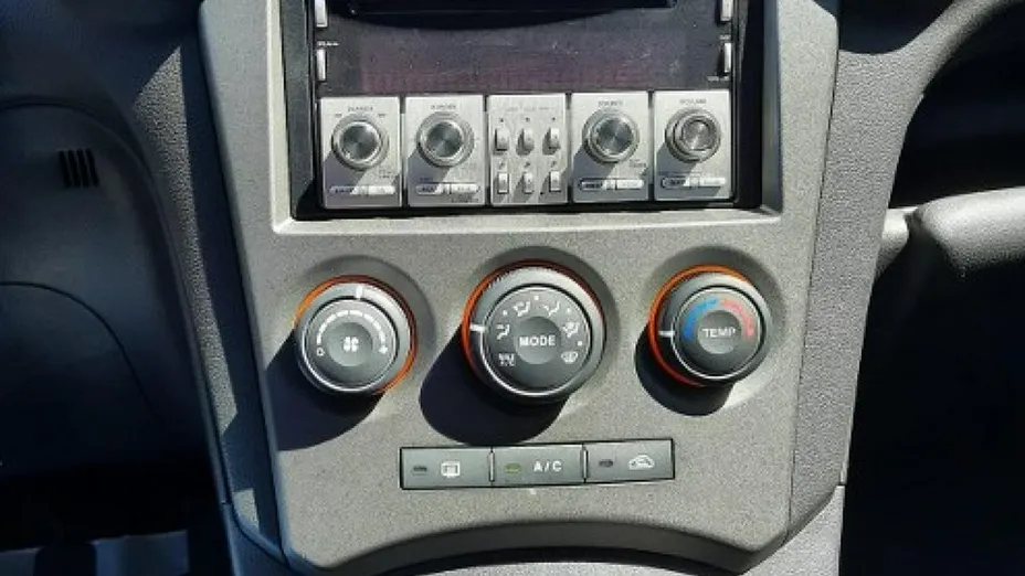 KIA Carens -