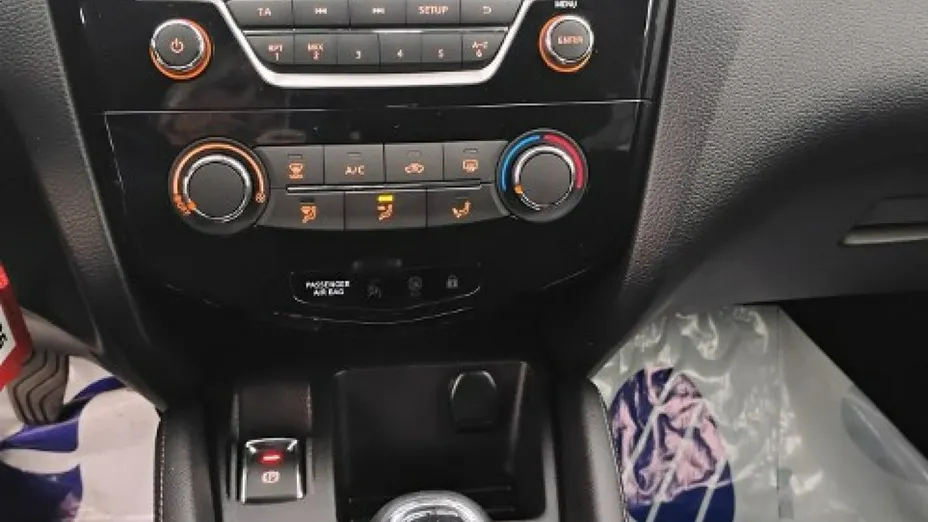NISSAN Qashqai -