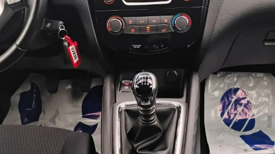 NISSAN Qashqai -