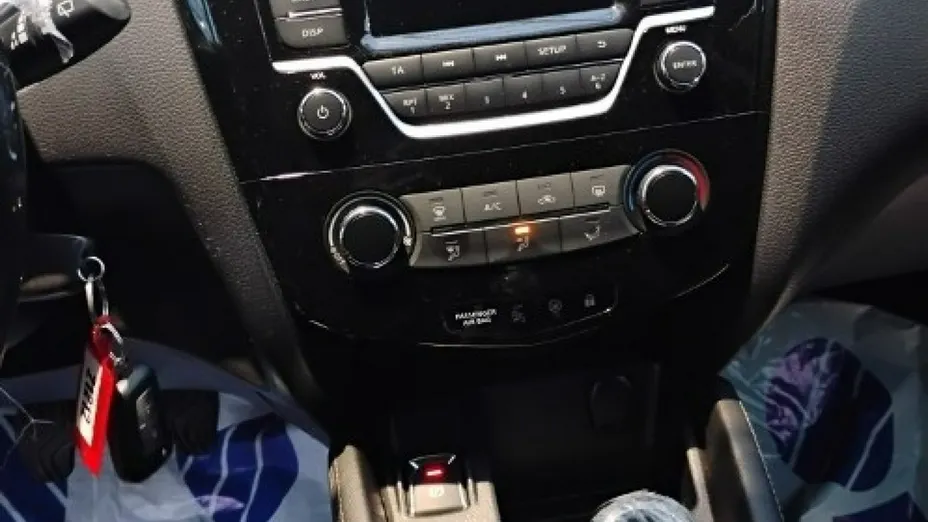 NISSAN Qashqai -