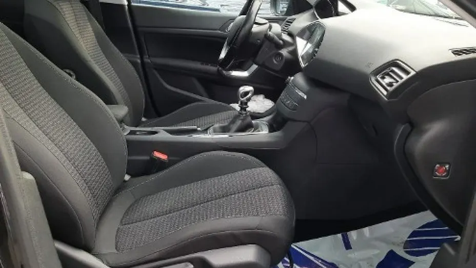 PEUGEOT 308 -