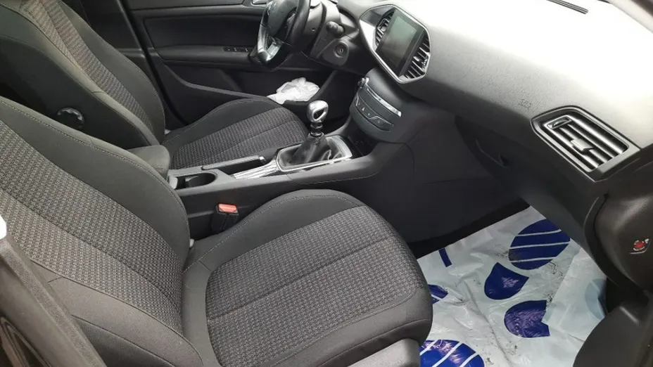 PEUGEOT 308 -