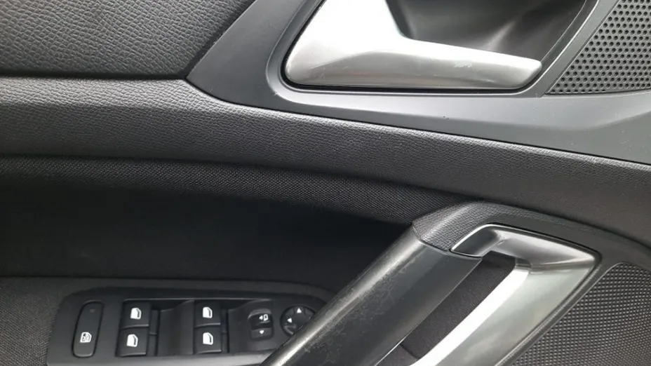 PEUGEOT 308 -
