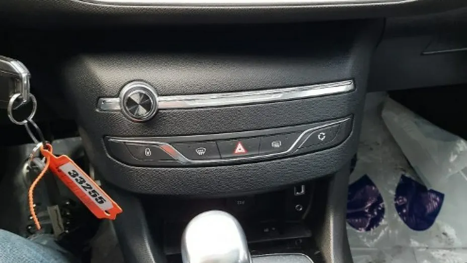 PEUGEOT 308 -
