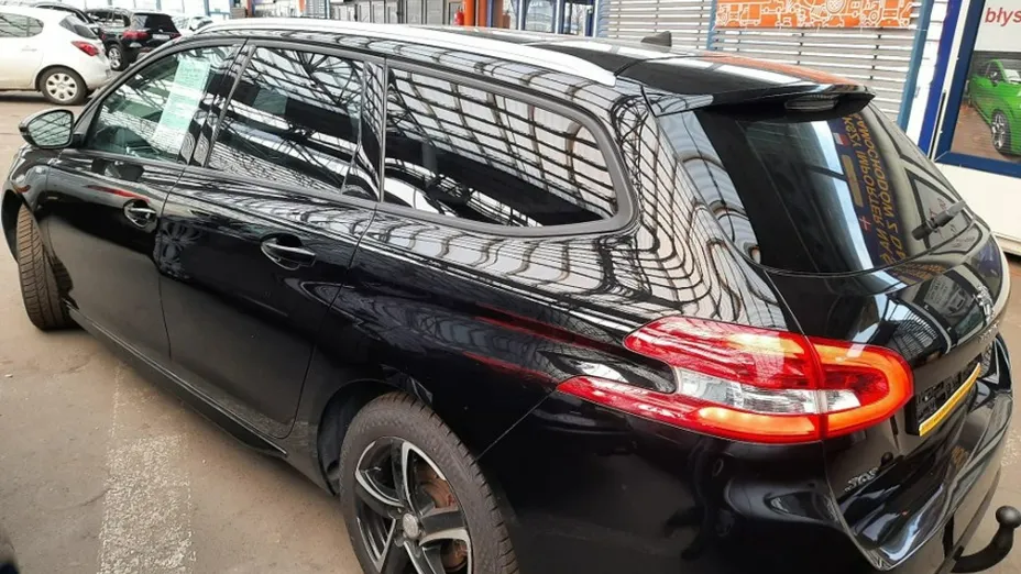 PEUGEOT 308 -
