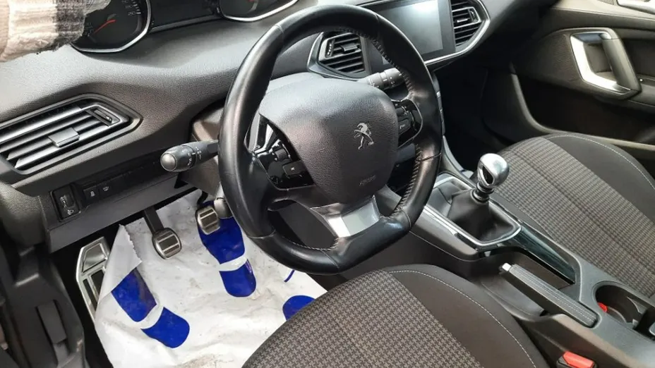 PEUGEOT 308 -