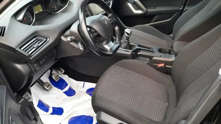 PEUGEOT 308 -