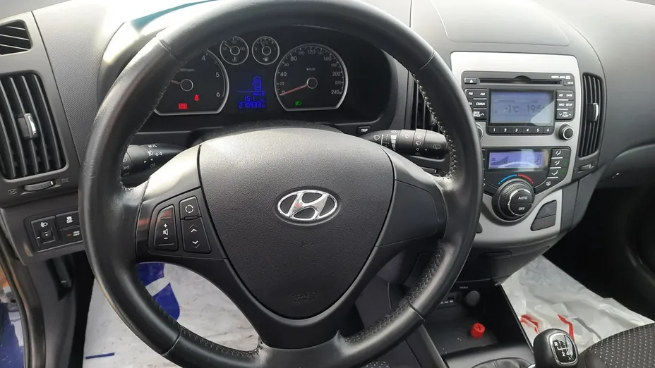 HYUNDAI i30 -