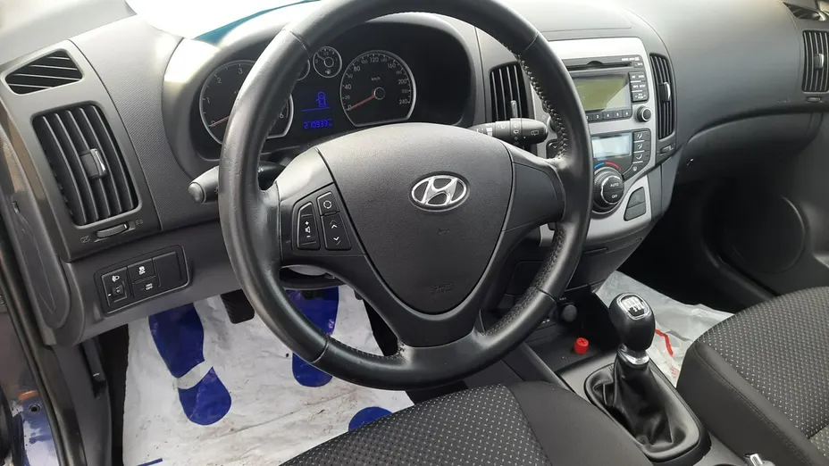 HYUNDAI i30 -