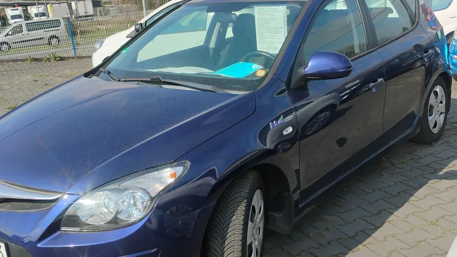 HYUNDAI i30 -