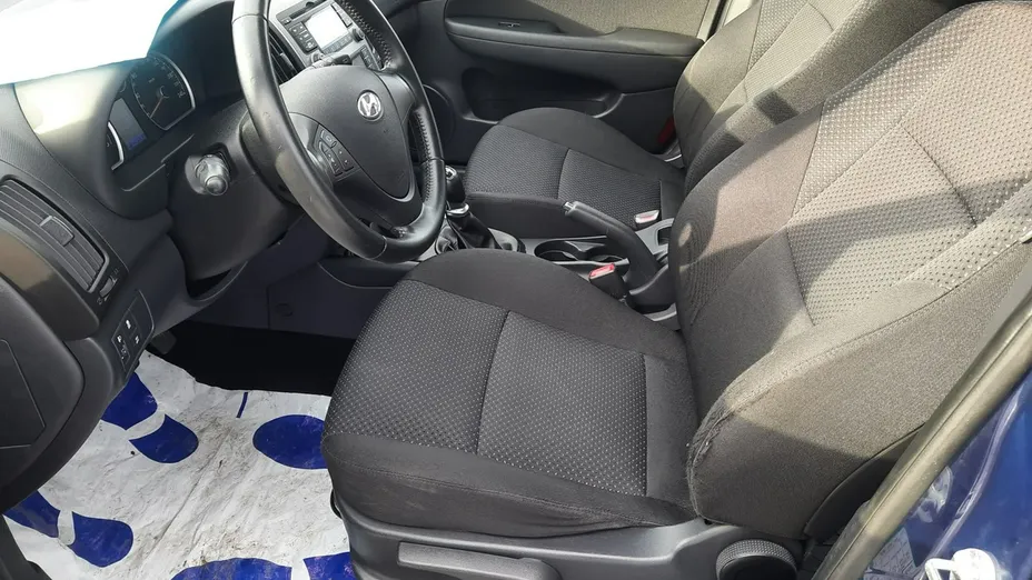 HYUNDAI i30 -
