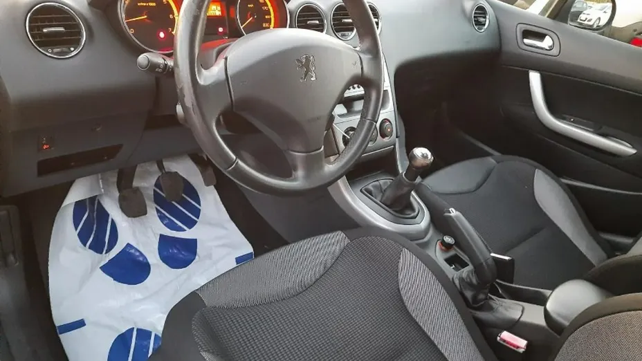 PEUGEOT 308 -