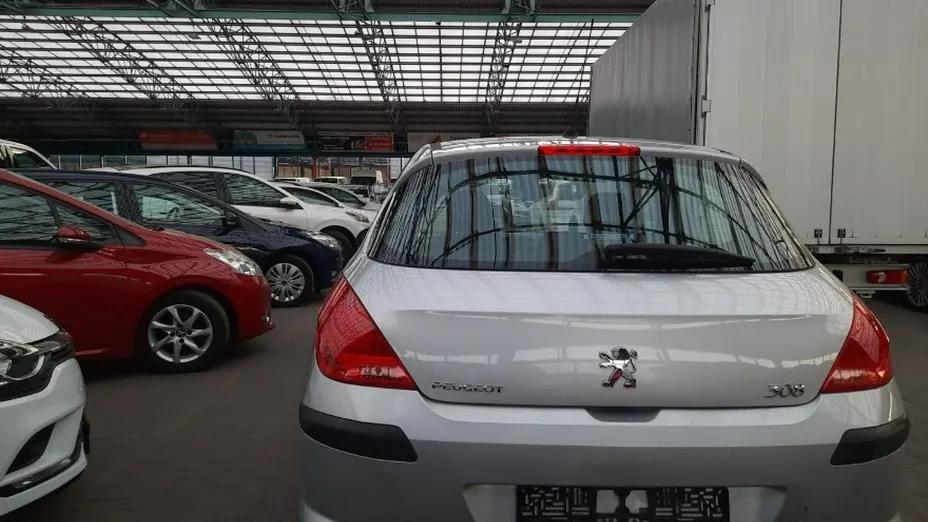PEUGEOT 308 -