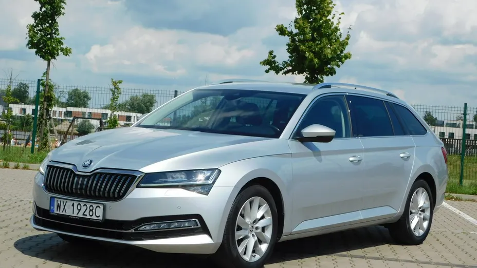 SKODA Superb -