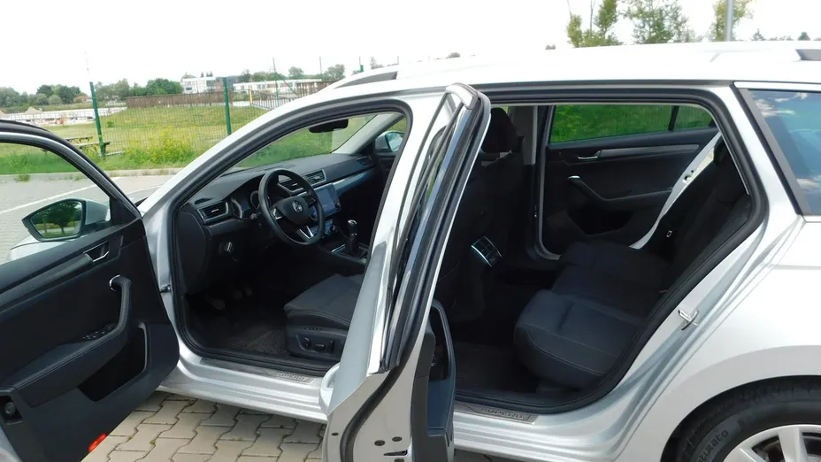 SKODA Superb -