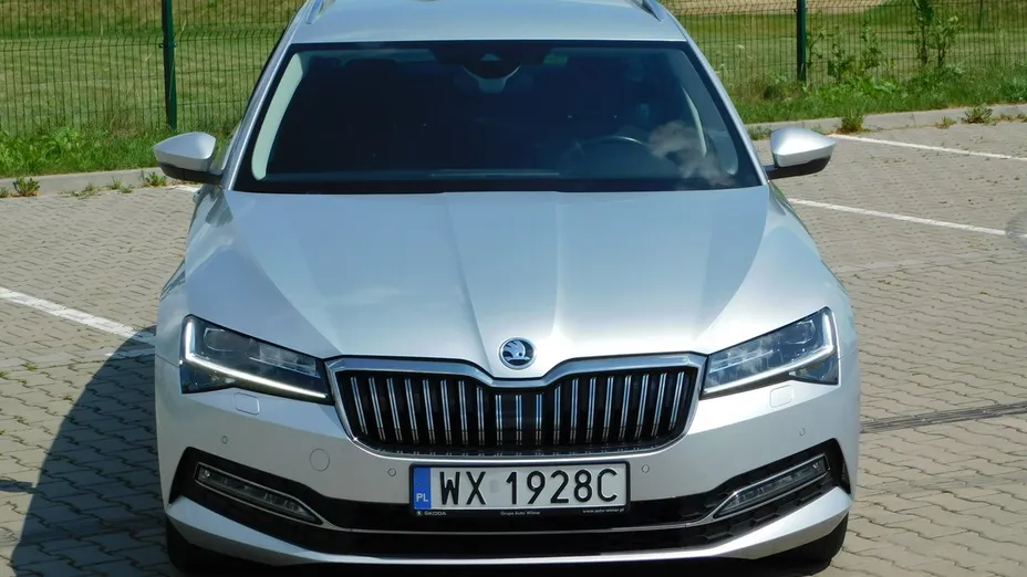 SKODA Superb -