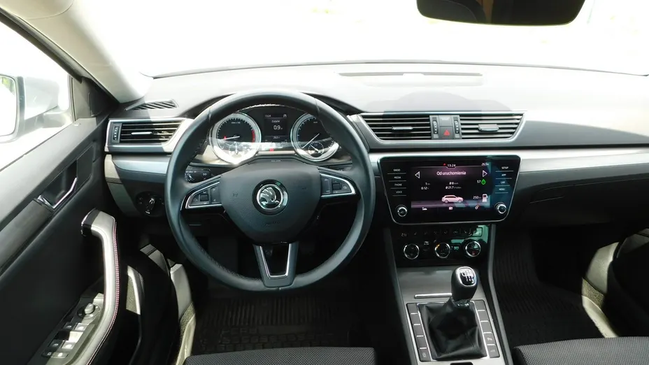 SKODA Superb -
