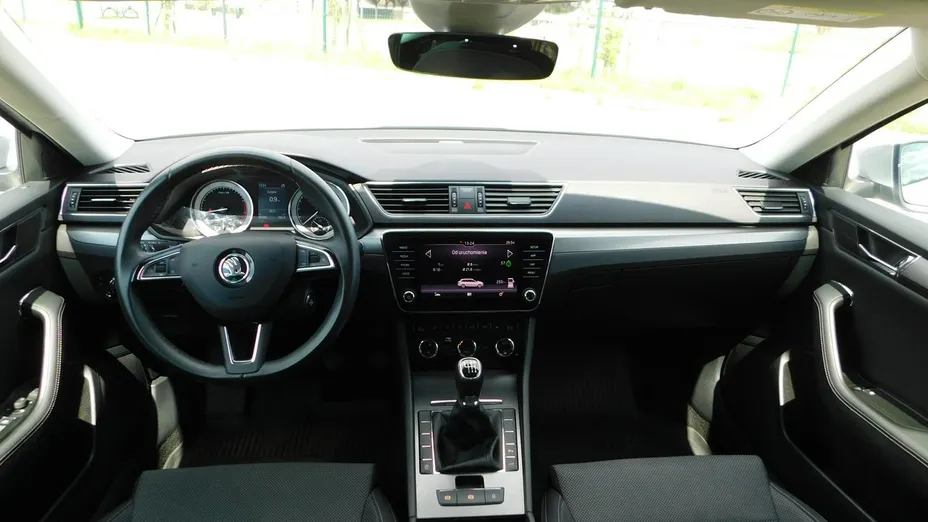 SKODA Superb -