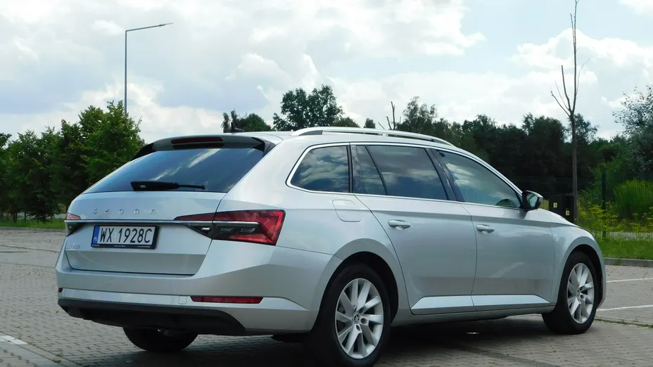 SKODA Superb -