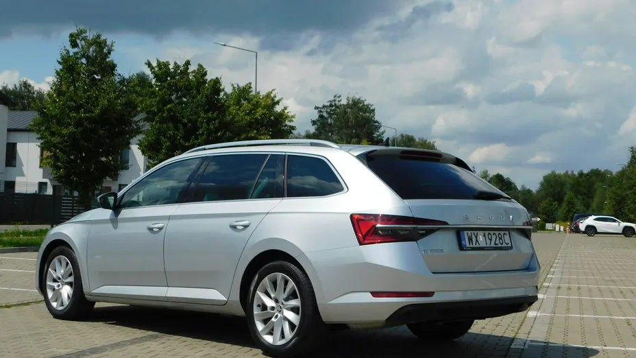 SKODA Superb -