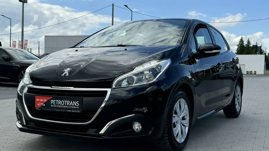 PEUGEOT 208 -