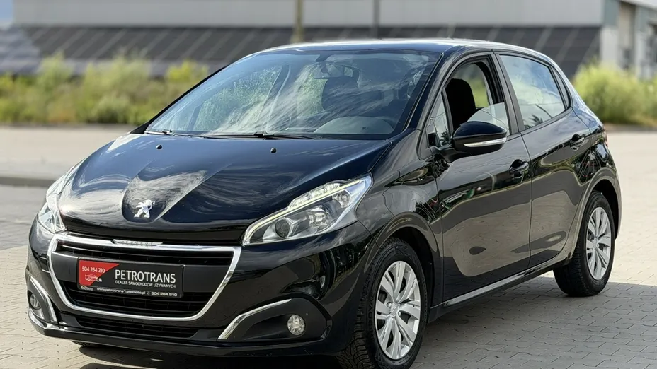 PEUGEOT 208 -