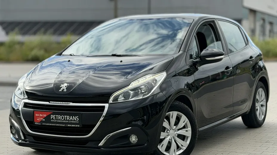 PEUGEOT 208 -