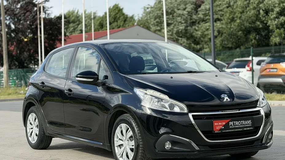 PEUGEOT 208 -