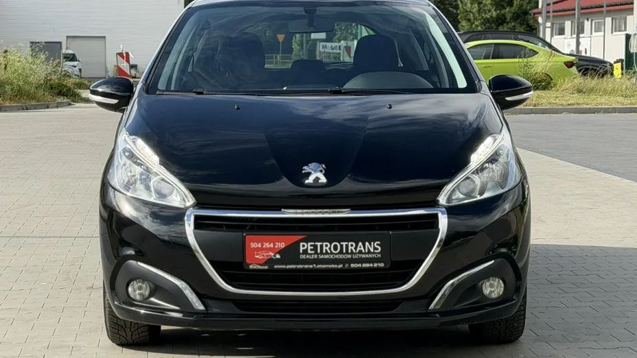 PEUGEOT 208 -