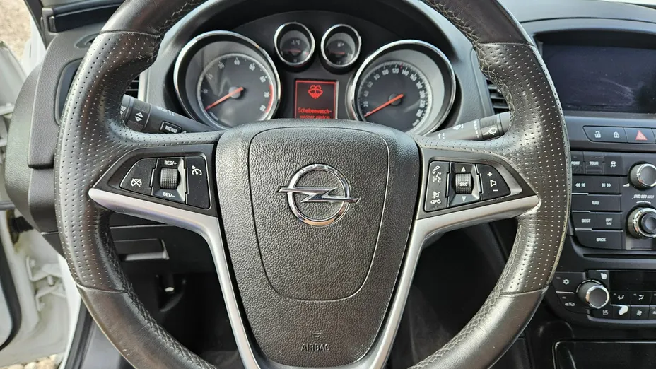 OPEL Insignia -
