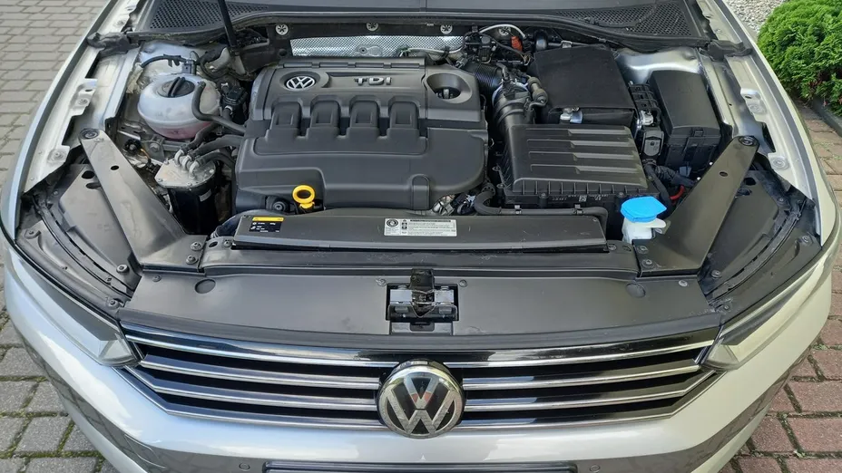 VOLKSWAGEN Passat -
