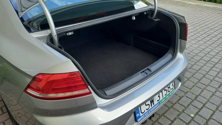 VOLKSWAGEN Passat -