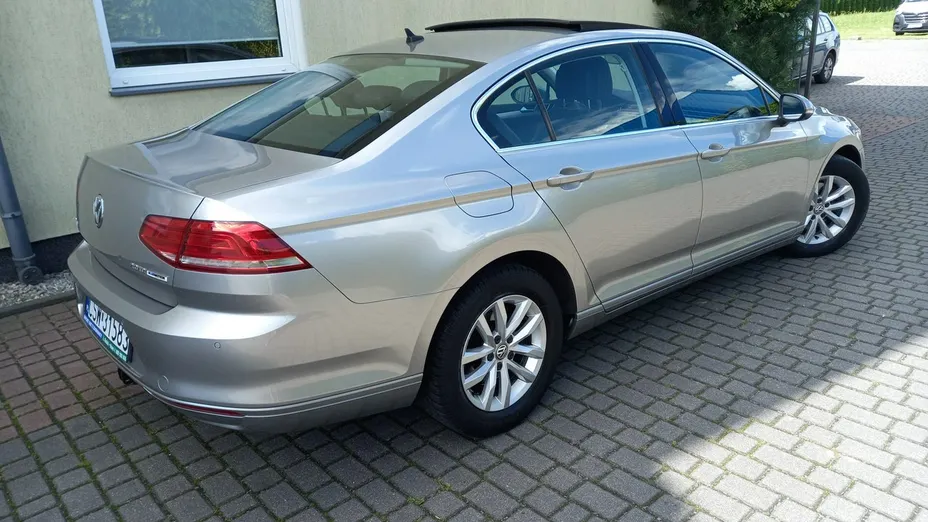 VOLKSWAGEN Passat -