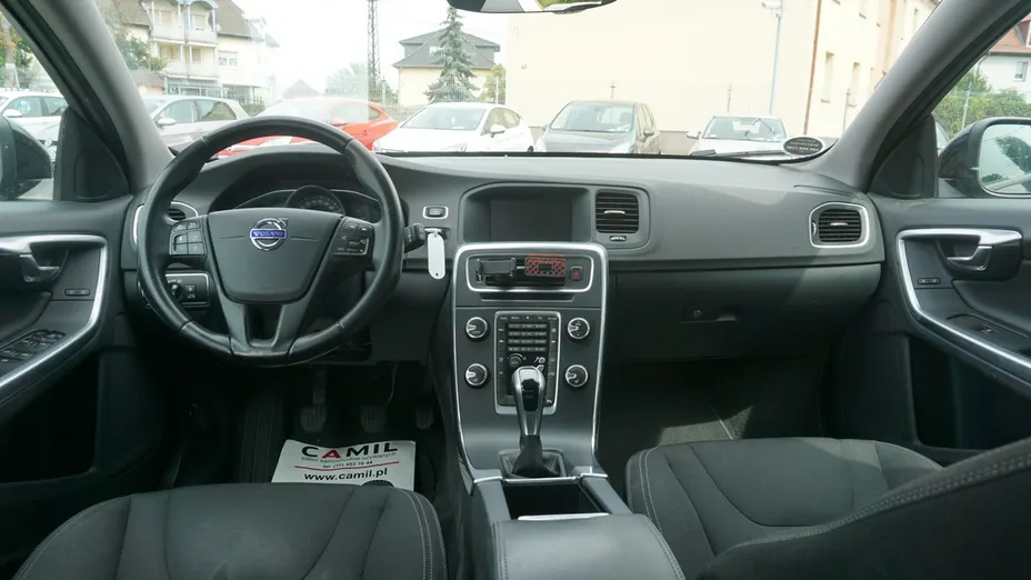 VOLVO V60 -