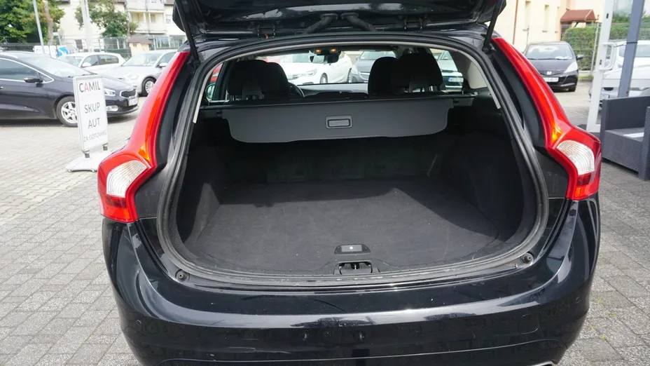 VOLVO V60 -