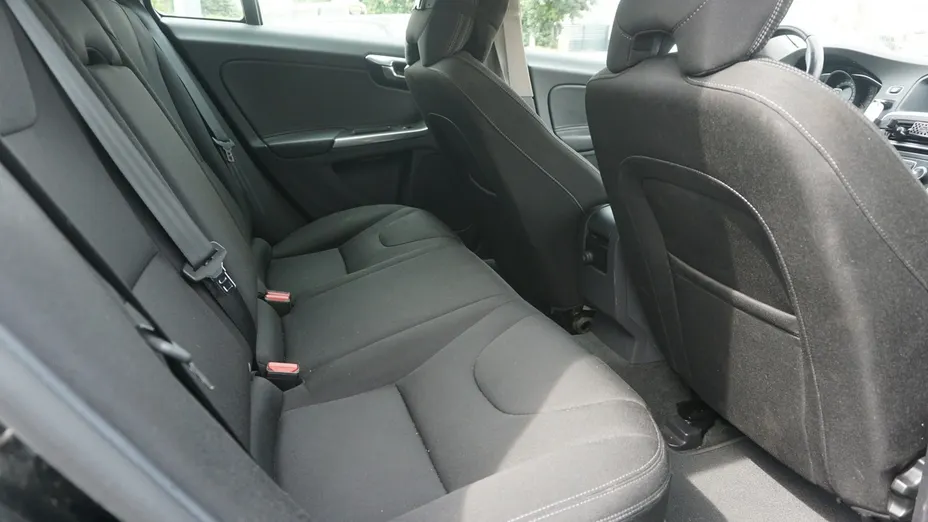 VOLVO V60 -