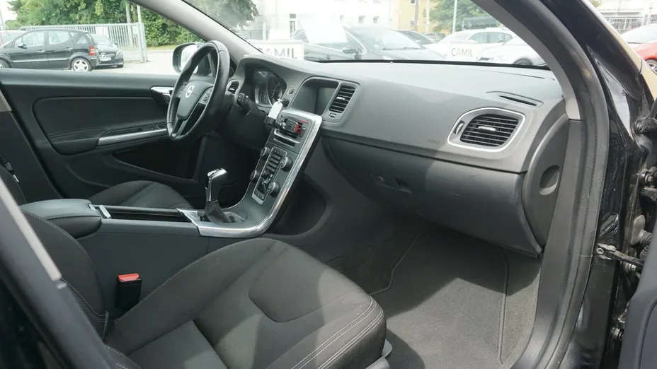 VOLVO V60 -