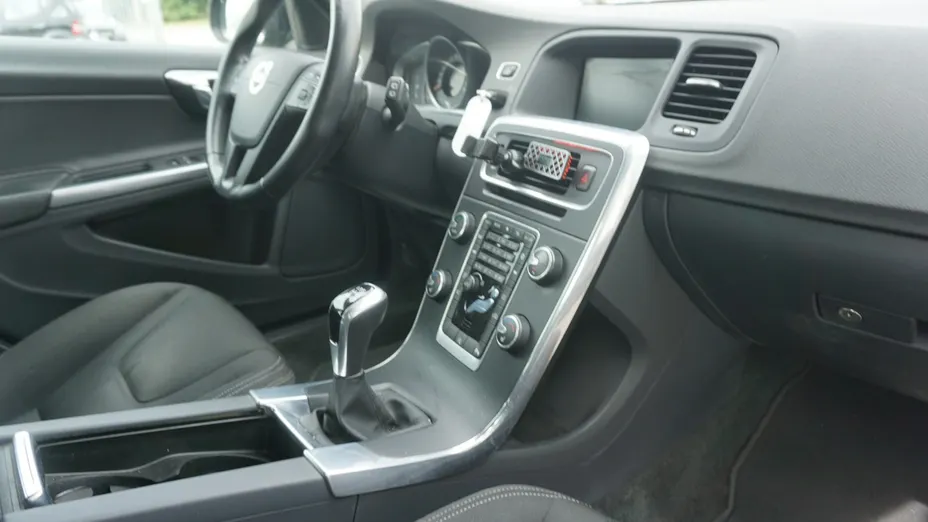 VOLVO V60 -