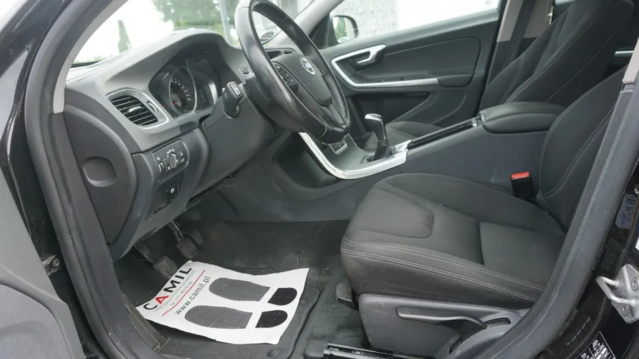 VOLVO V60 -