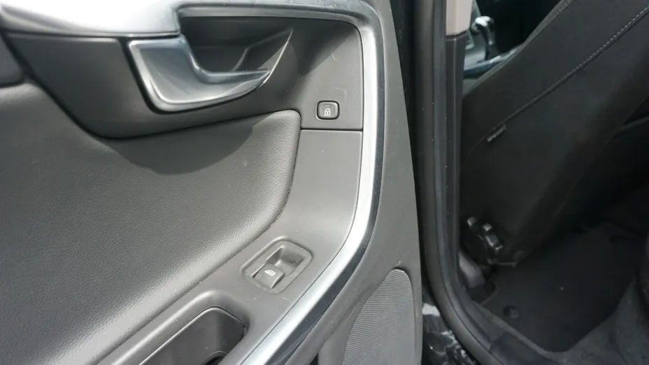 VOLVO V60 -