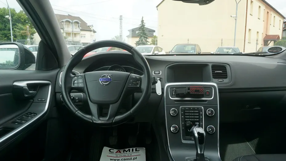 VOLVO V60 -