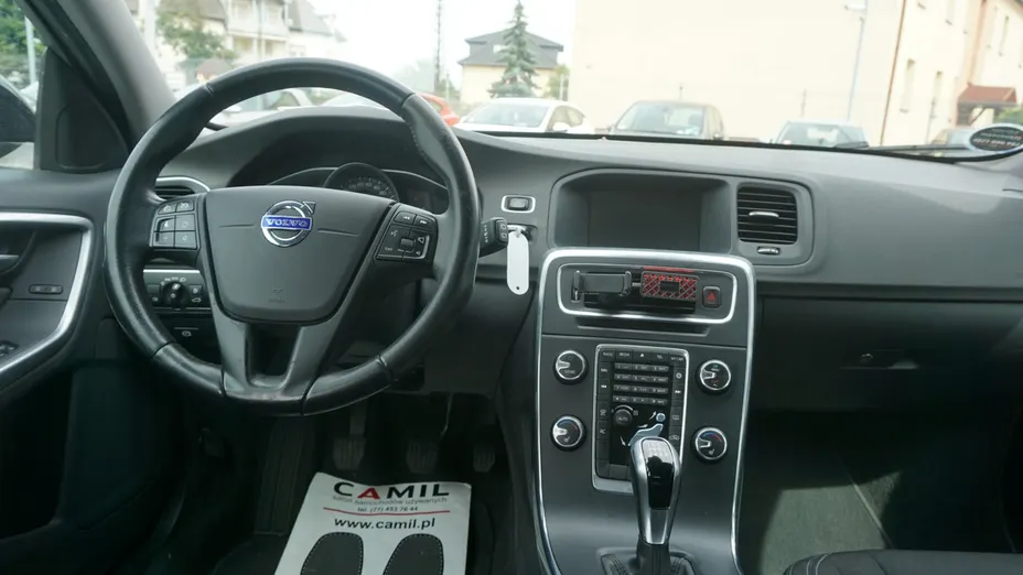 VOLVO V60 -